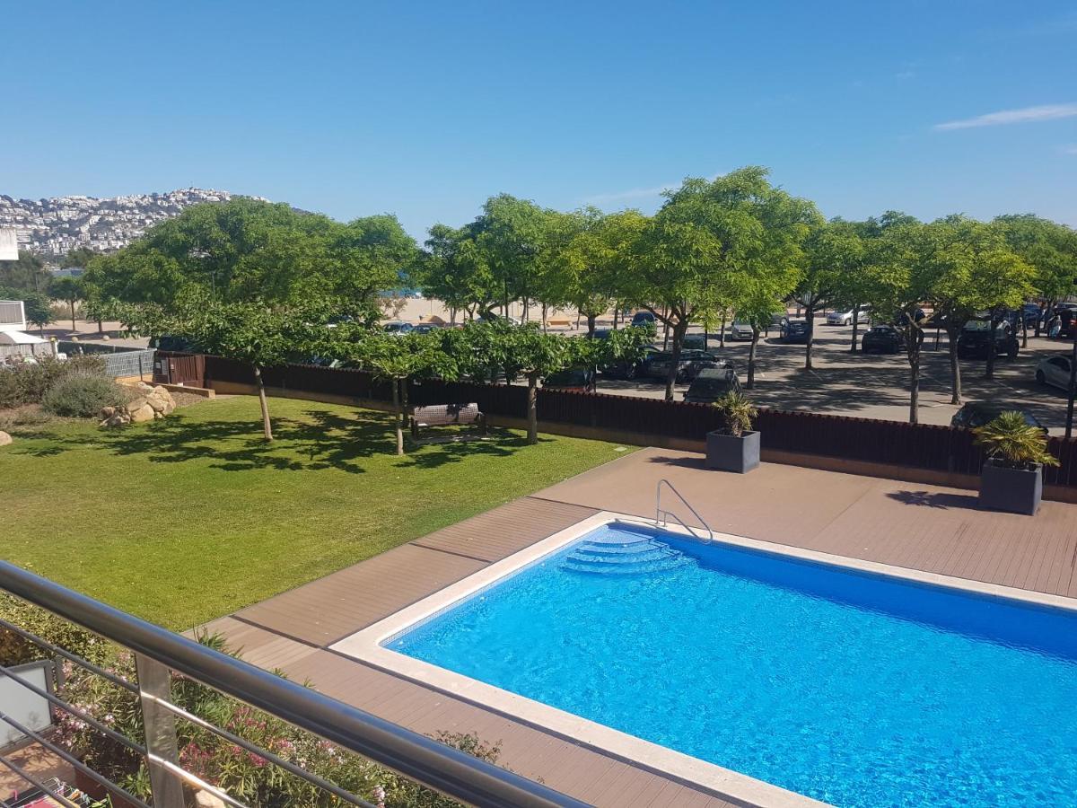 Beautiful Apartment 75M2 With View At The Beach, Pool, Parking Roses Exterior foto